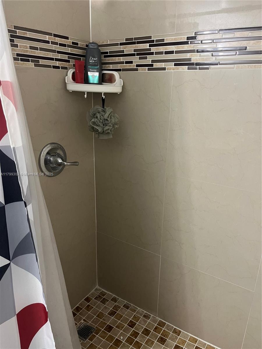 FONTAINEBLEAU GARDENS CON - Residential