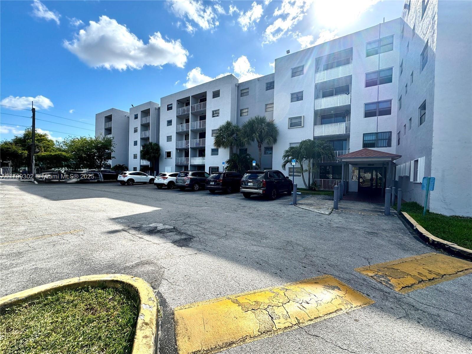 8145 Nw 7th St 211, Miami, Broward County, Florida - 2 Bedrooms  
2 Bathrooms - 