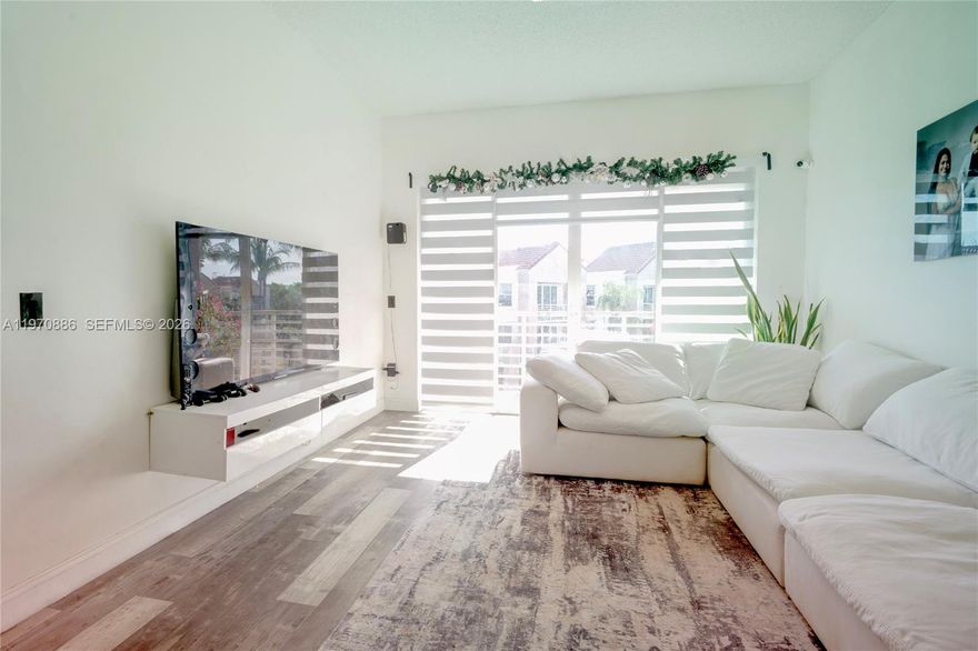 Fully Remodeled Apartment in the Heart of Hollywood – Sheridan Ocean Club — Enjoy this move-in ready home with modern interiors, bright and open living spaces, updated kitchen and bathrooms, all designed for your comfort. Located in a prime area near beaches, shops, restaurants, and schools, this apartment perfectly combines style, location, and functionality. Don’t miss the opportunity to see your new home today!