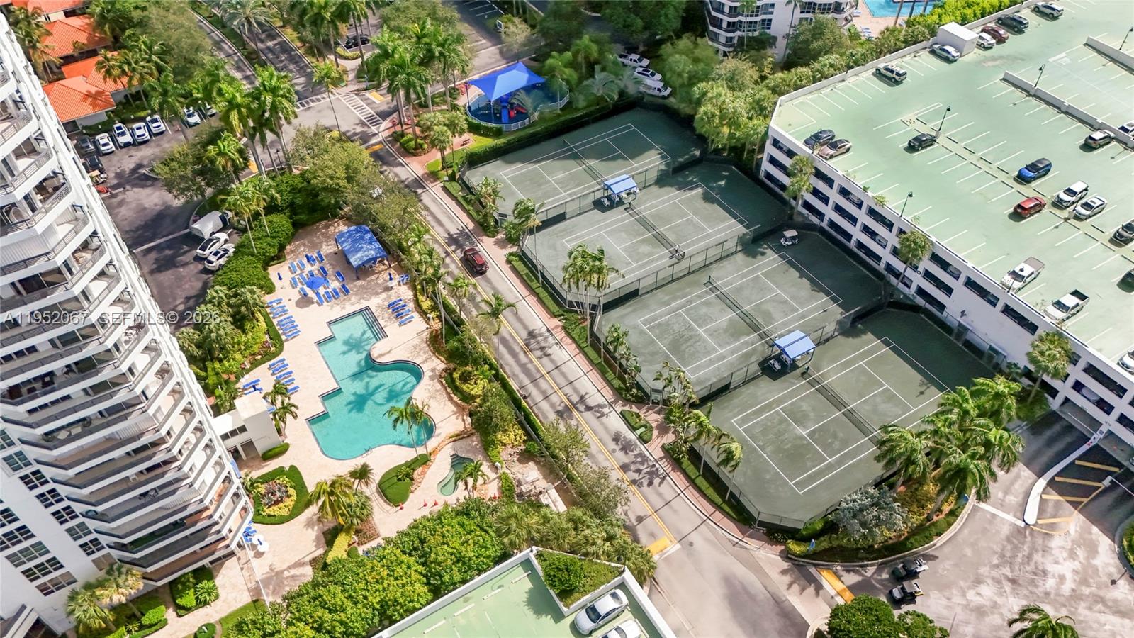 MYSTIC POINTE TOWER 400 C - Residential