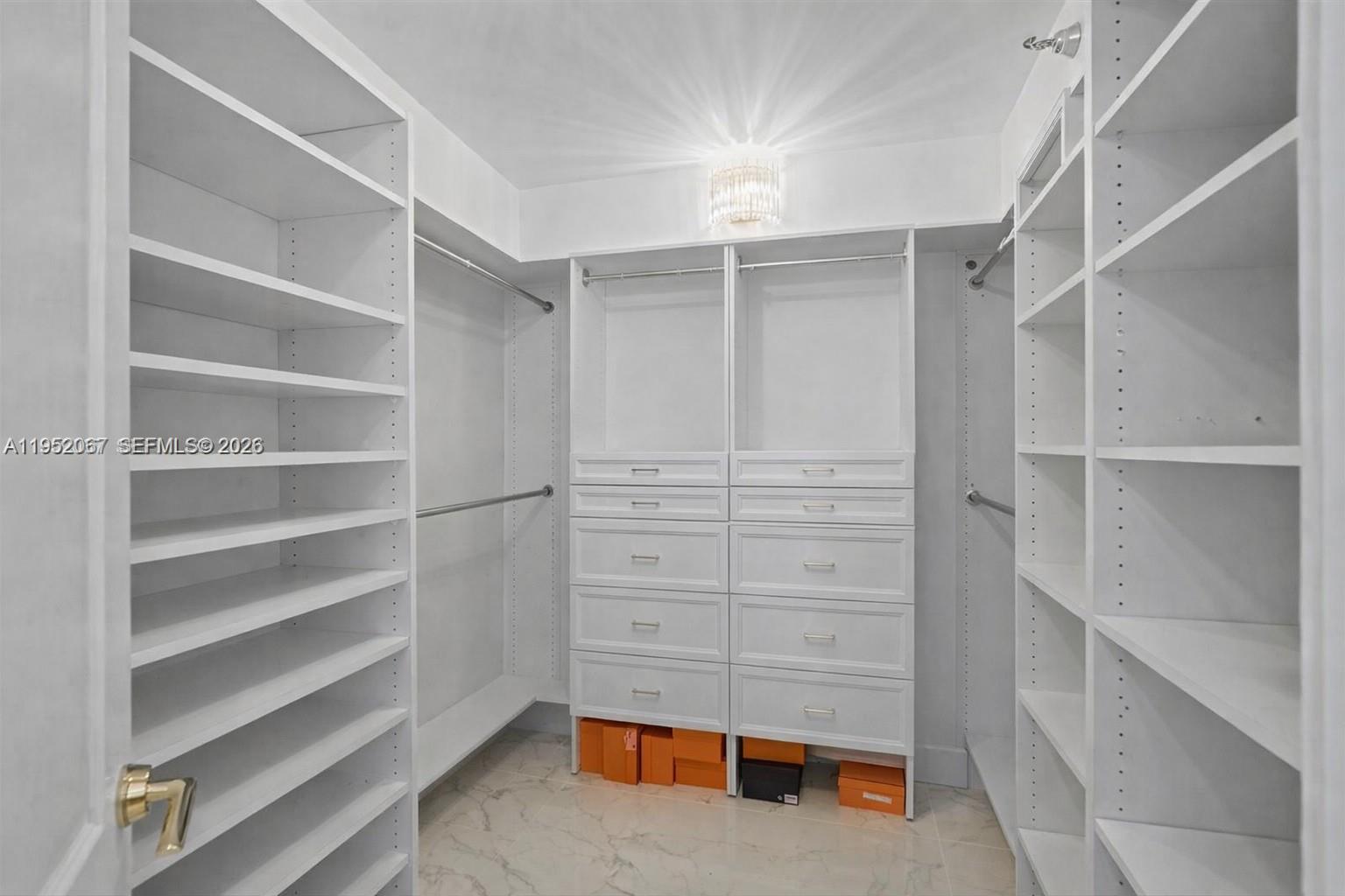 MYSTIC POINTE TOWER 400 C - Residential