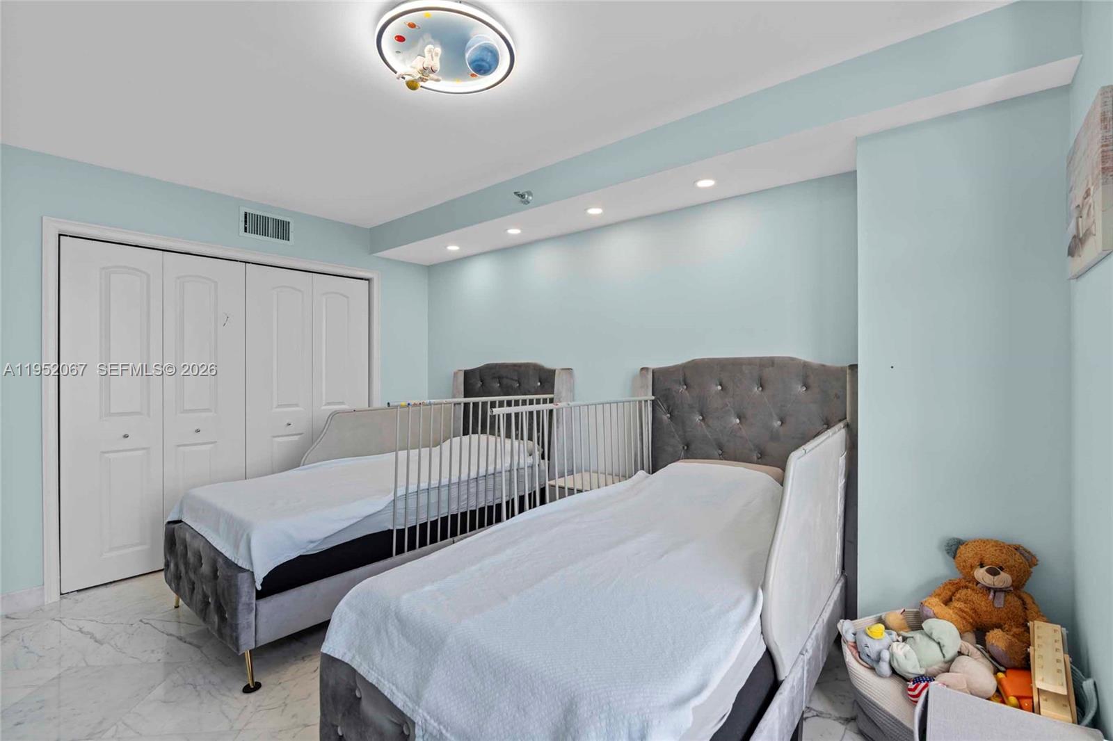 MYSTIC POINTE TOWER 400 C - Residential