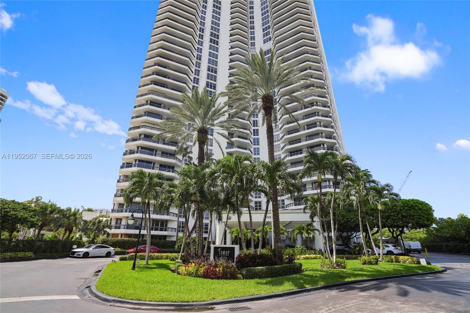 MYSTIC POINTE TOWER 400 C - Residential