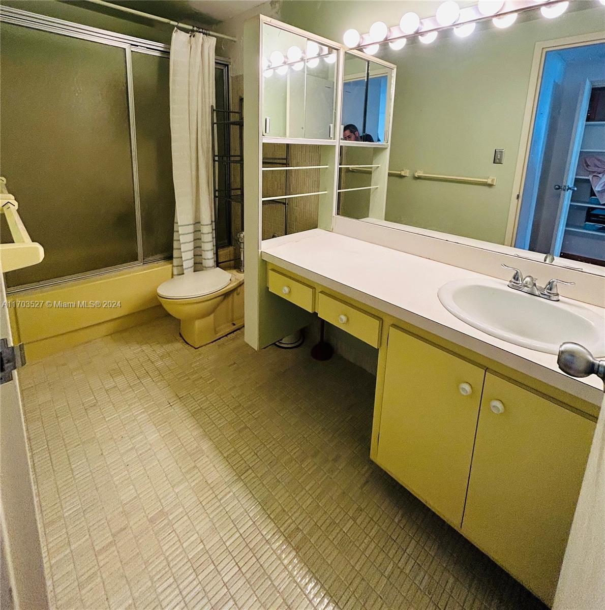 BAY PARK TOWERS CONDO - Residential
