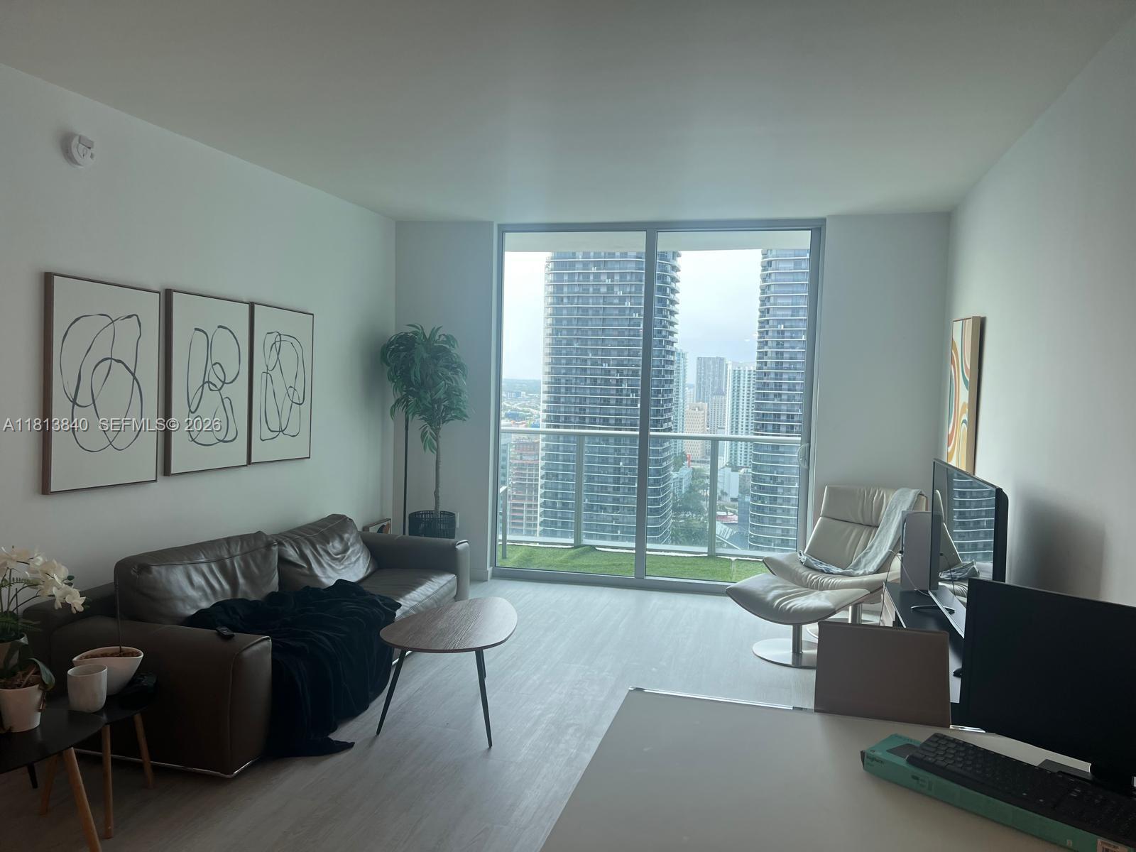 1100 MILLECENTO RESIDENCE - Residential