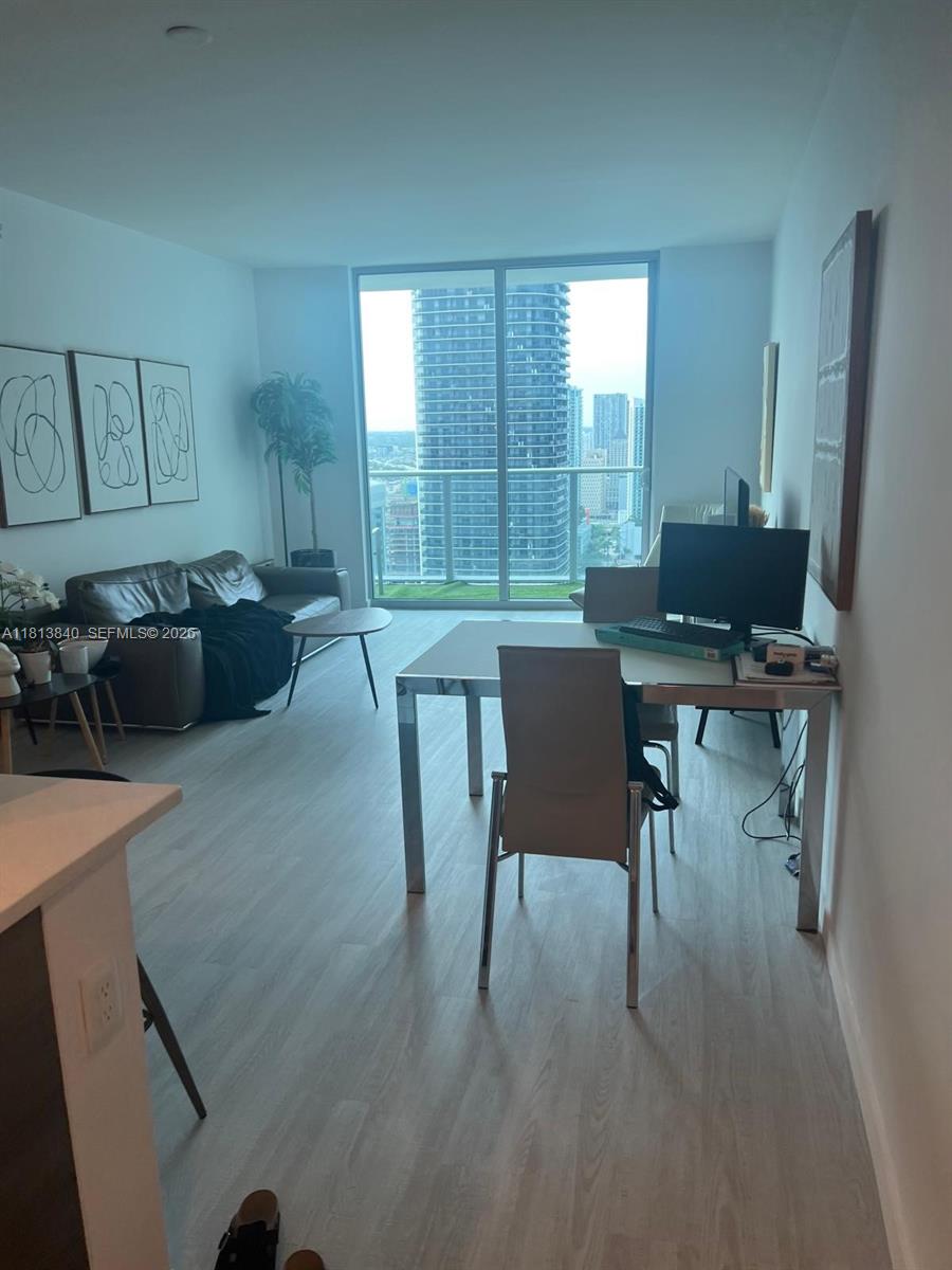 1100 MILLECENTO RESIDENCE - Residential