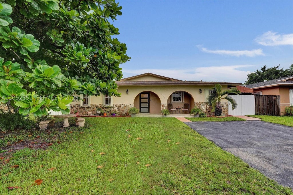 Photo of 4620 SW 43rd Ter, Dania Beach, FL 33314 (MLS # A12092851)