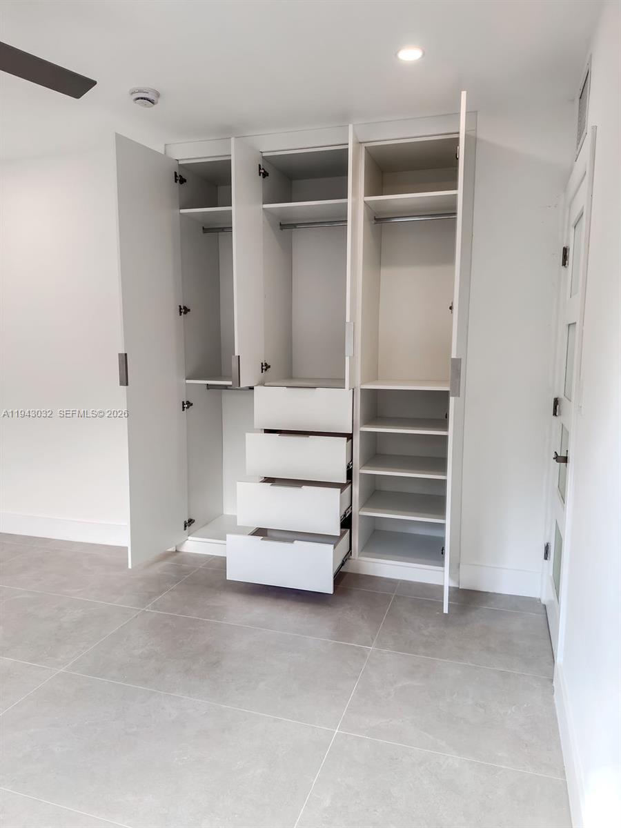 COUNTRY CLUB ESTATES SEC - Residential