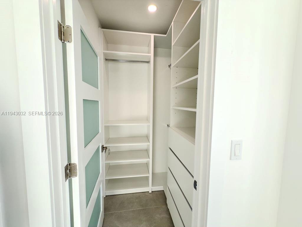 COUNTRY CLUB ESTATES SEC - Residential