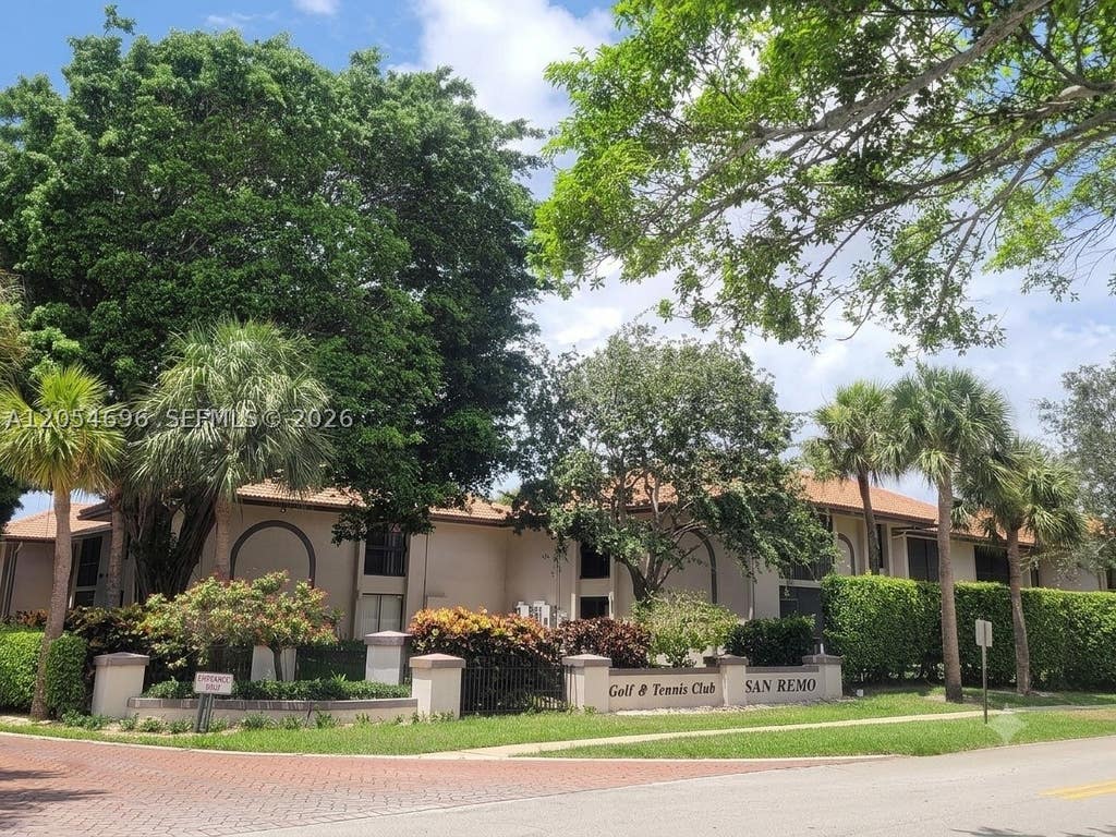 Photo of 400 Club Cir #202, Boca Raton, FL 33487 (MLS # A12054696)