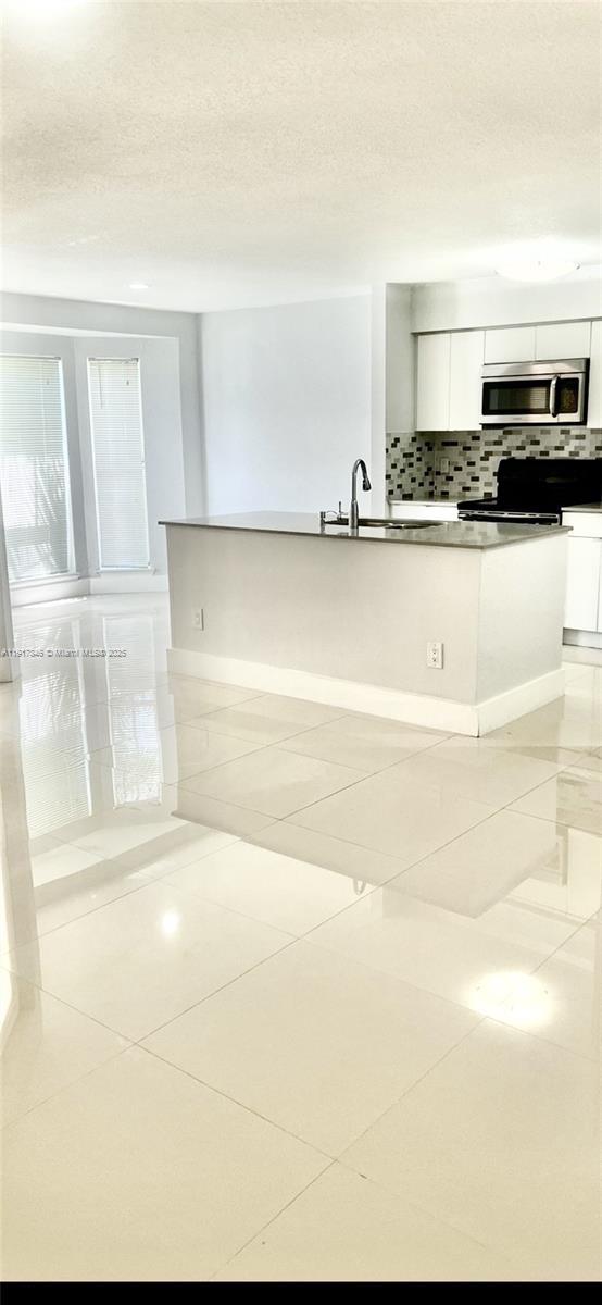 977 Riverside Dr 211