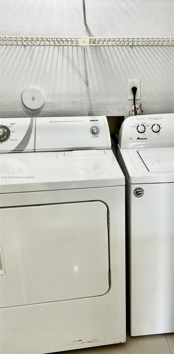 977 Riverside Dr 211