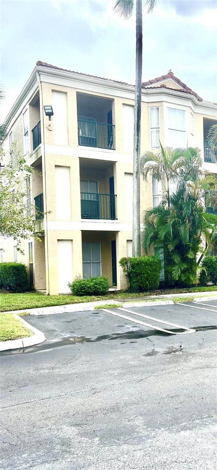 Beautiful and Cozy Unit 1-1 on the First Floor, Attractive Opportunity for Investors, the Lease has Just Been Renewed for One Year.
The Condominium Offers Amenities Such as a Pool, Gym, Club House etc.
Stunning Unique Fully Remodel Apartment, Stainless Steel Appliances, Porcelain Floor, in Unit, Washer and Dryer. Desirable Community, in Great Location, Across from the Coral Square Mall, Restaurants, Movies, Banks, Close to All Major Roads.