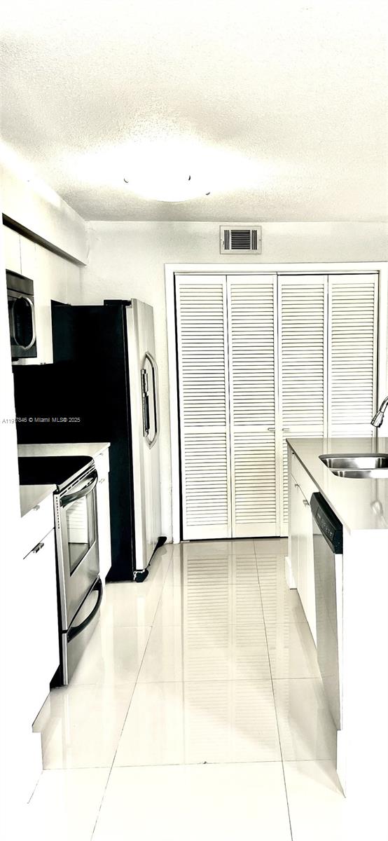 977 Riverside Dr 211