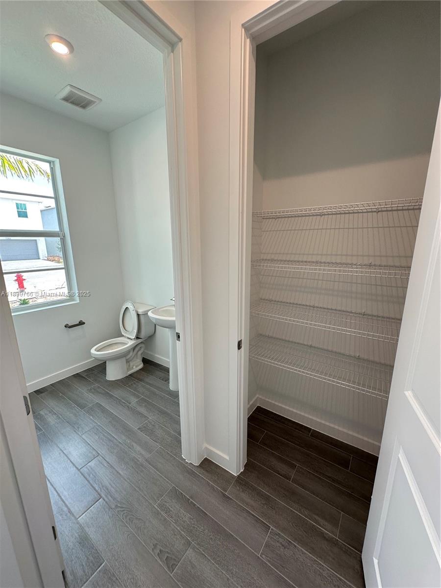 FOREST - Residential Lease