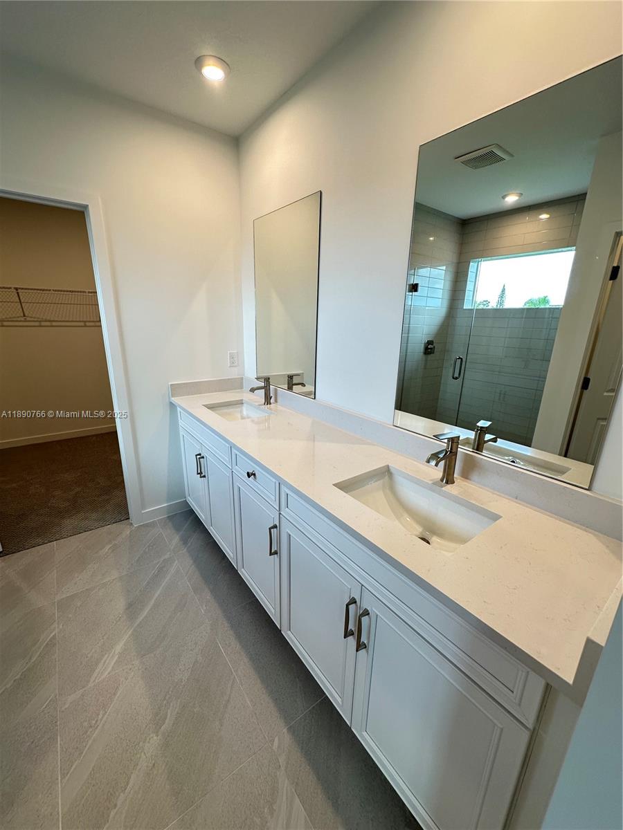 FOREST - Residential Lease