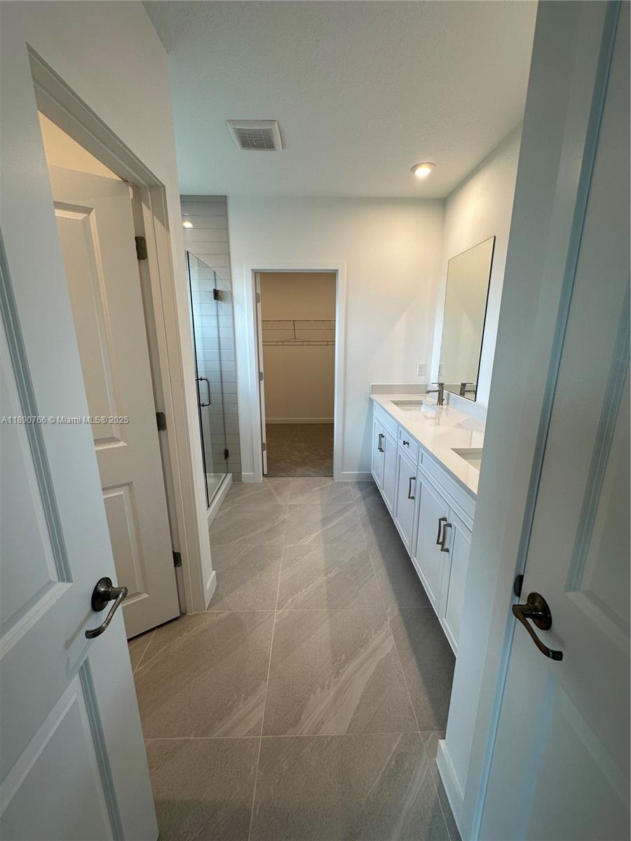 FOREST - Residential Lease