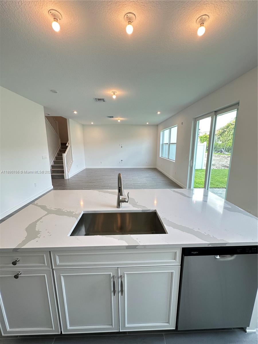FOREST - Residential Lease