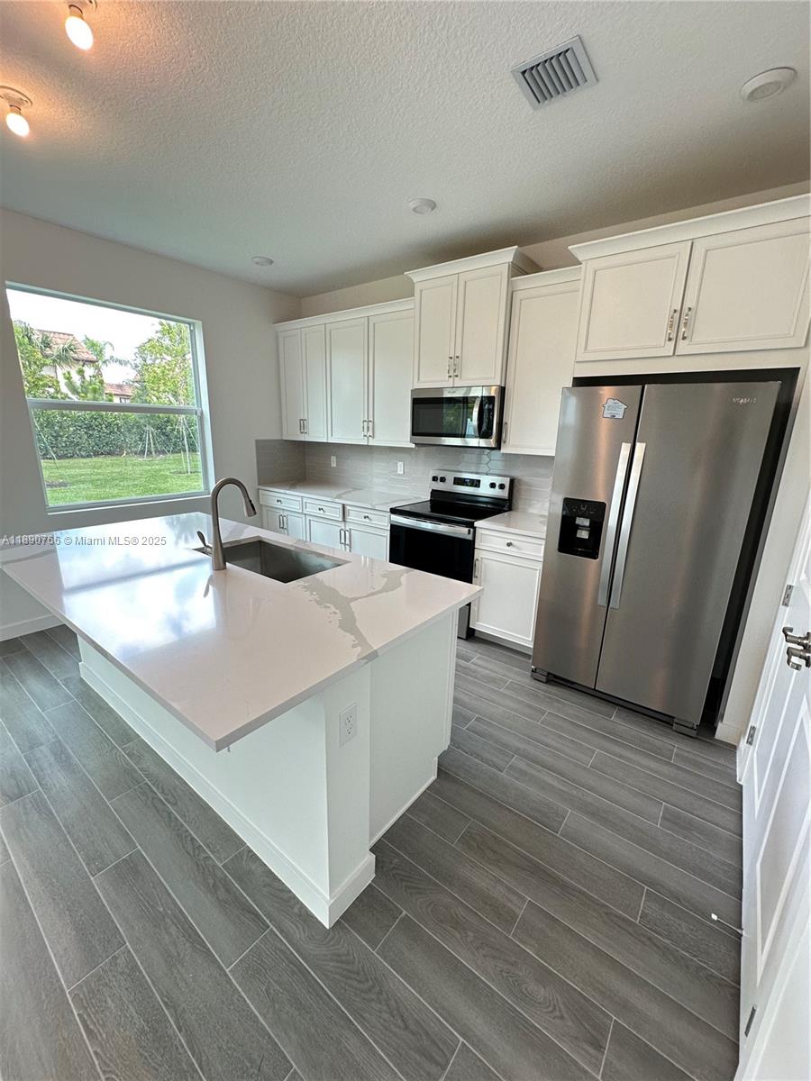 FOREST - Residential Lease