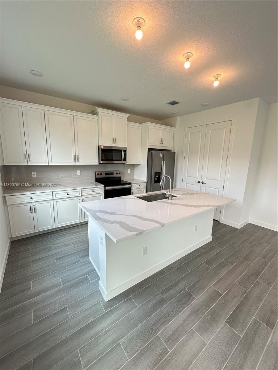 FOREST - Residential Lease