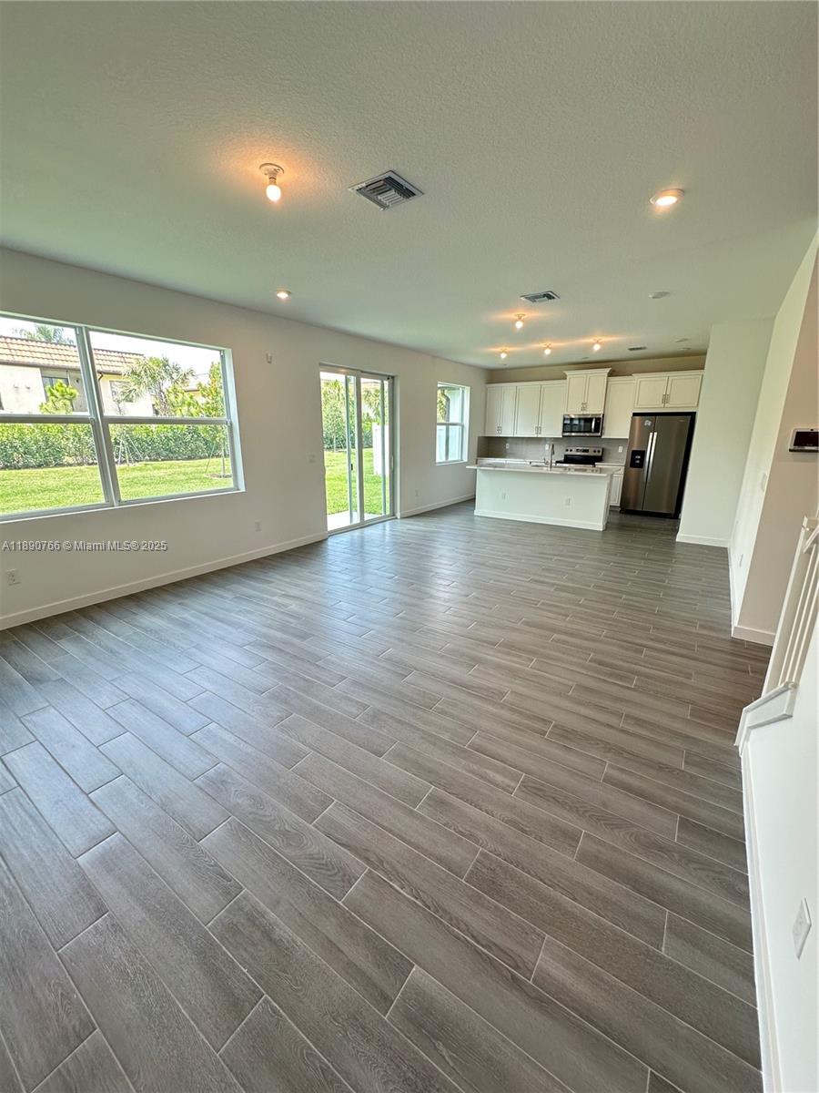 FOREST - Residential Lease