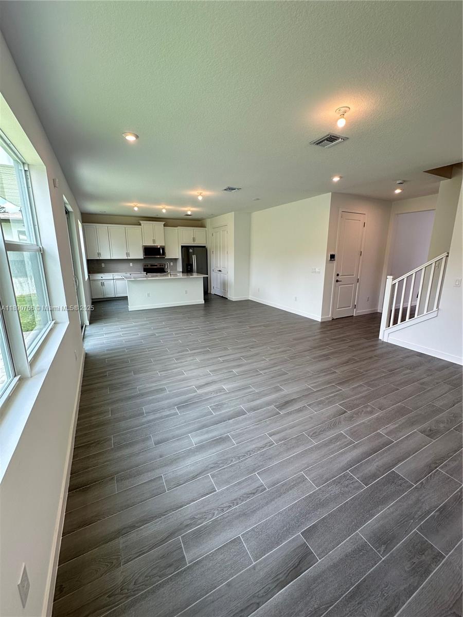 FOREST - Residential Lease