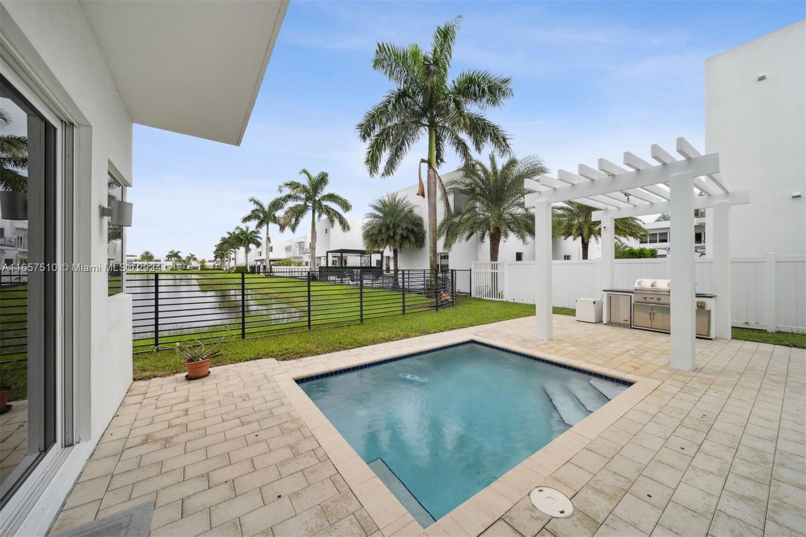 DORAL COMMONS RESIDENTIAL - Residential