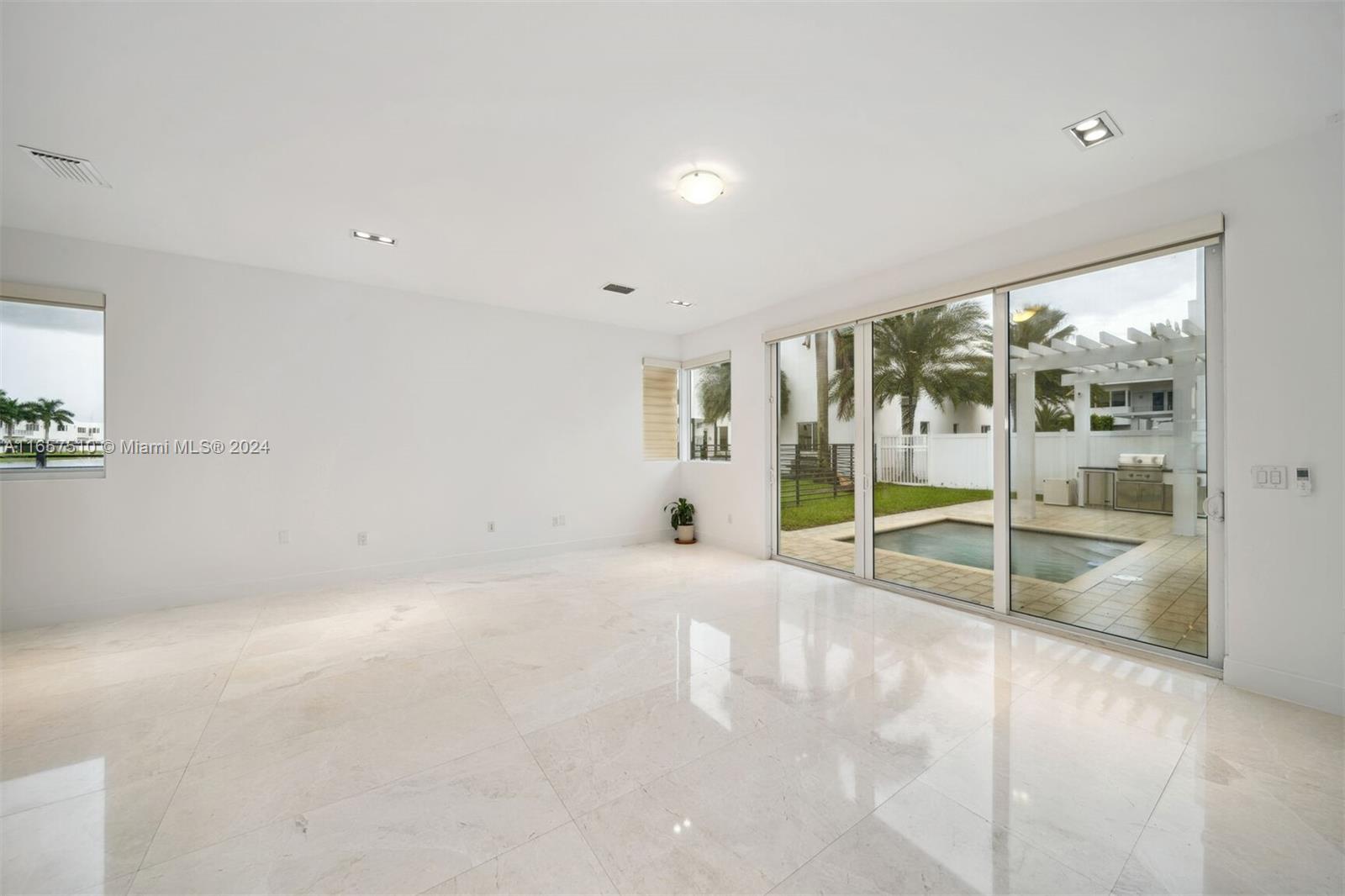 DORAL COMMONS RESIDENTIAL - Residential