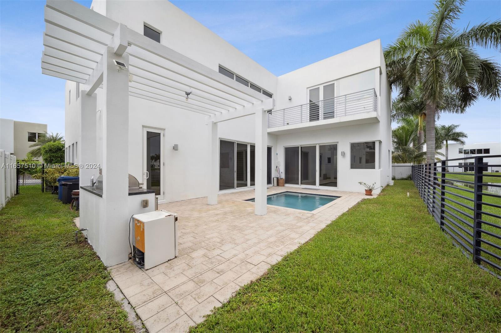 DORAL COMMONS RESIDENTIAL - Residential