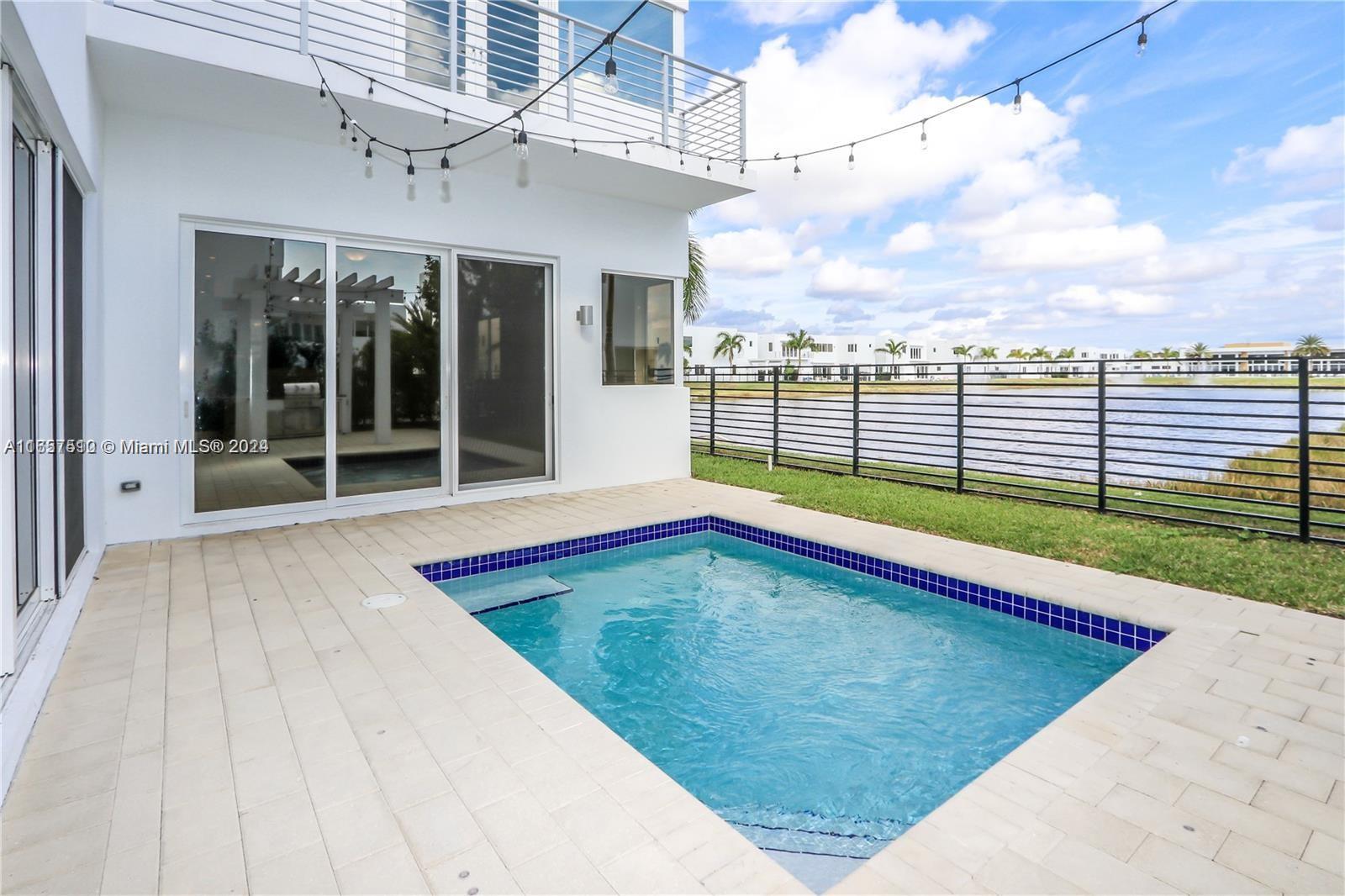 DORAL COMMONS RESIDENTIAL - Residential