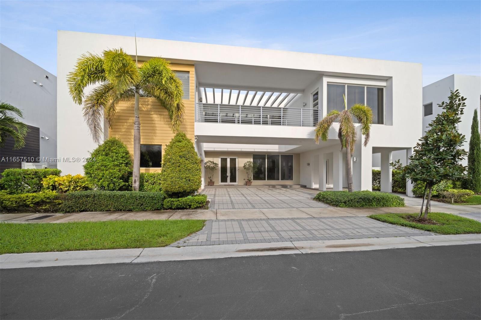 BEST DEAL IN MODERN 75, highly sought after layout and location. Large 6 bed/7 bath lakefront home.