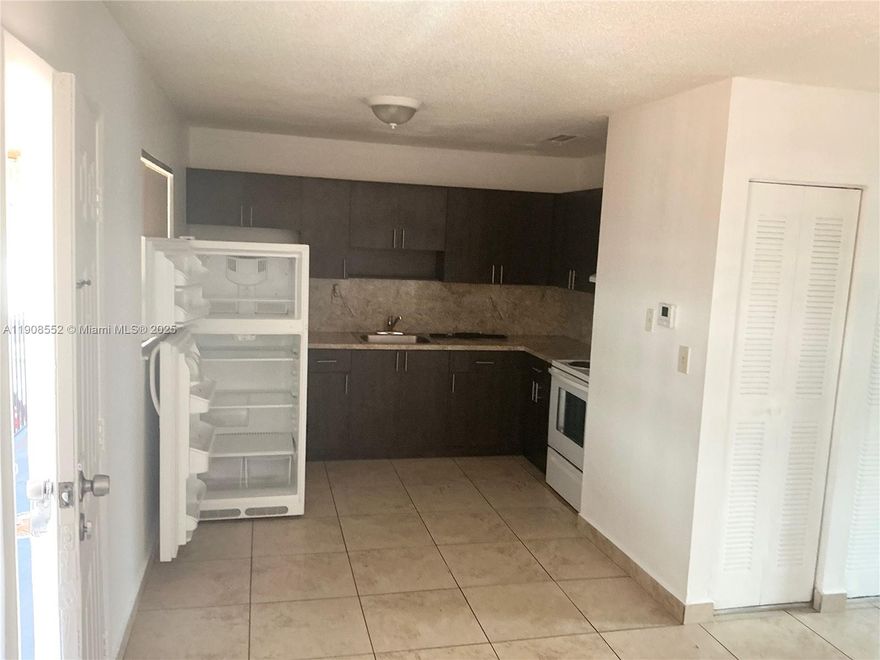 Apartment for Rent in Hialeah. 2-bedroom / 1-bathroom.  Great for section 8