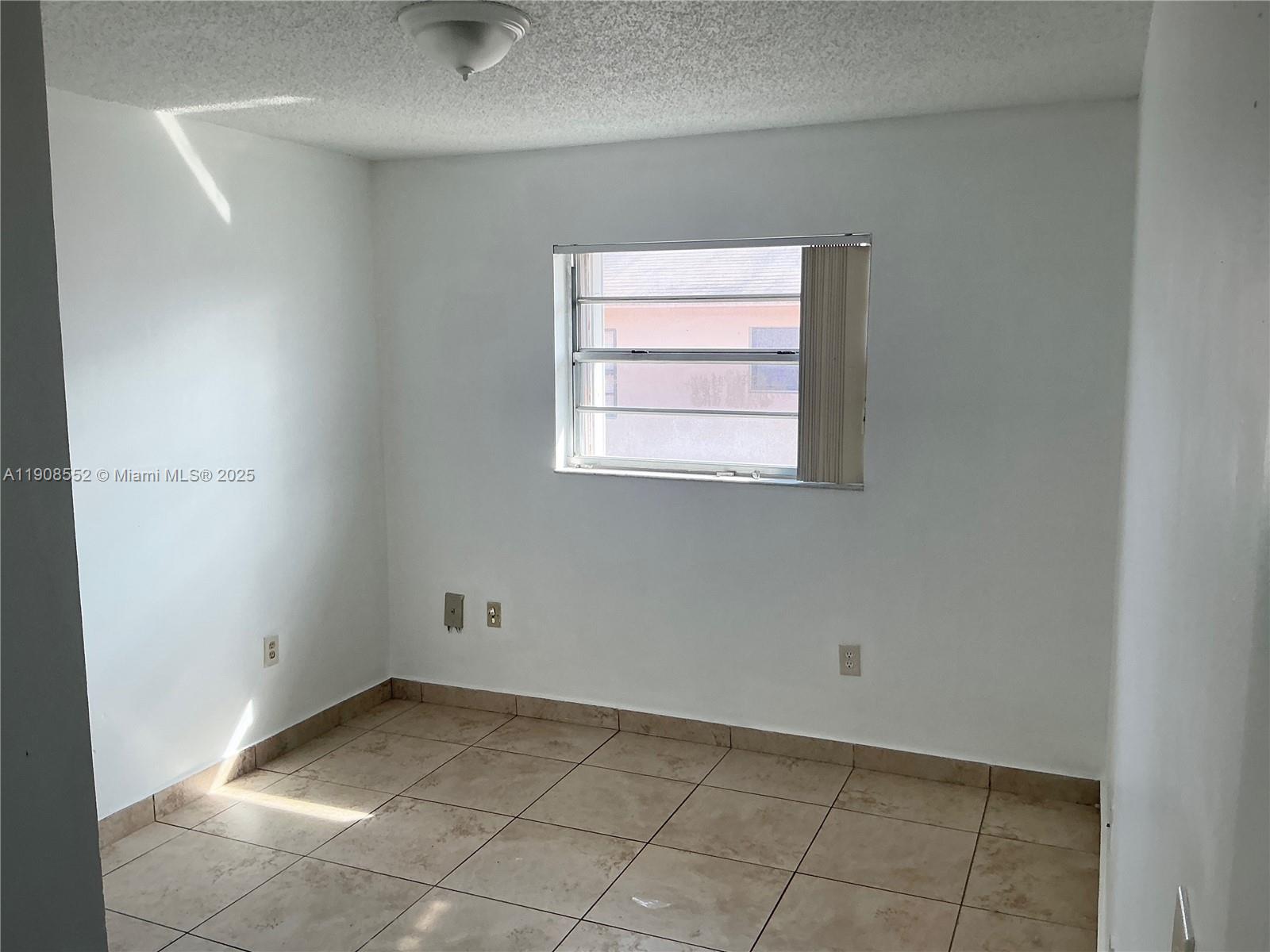 HIALEAH 4TH ADDN - Residential Lease