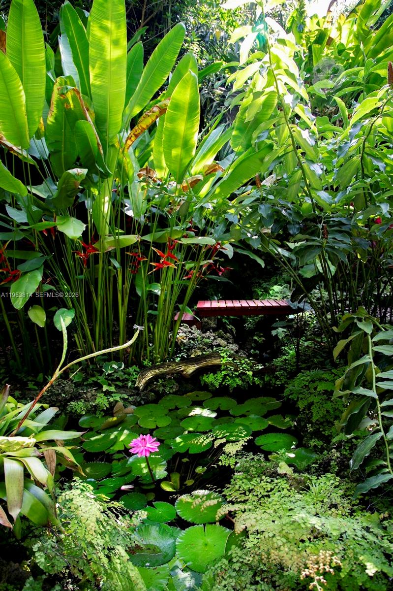 COLLINS MANOR - Residential