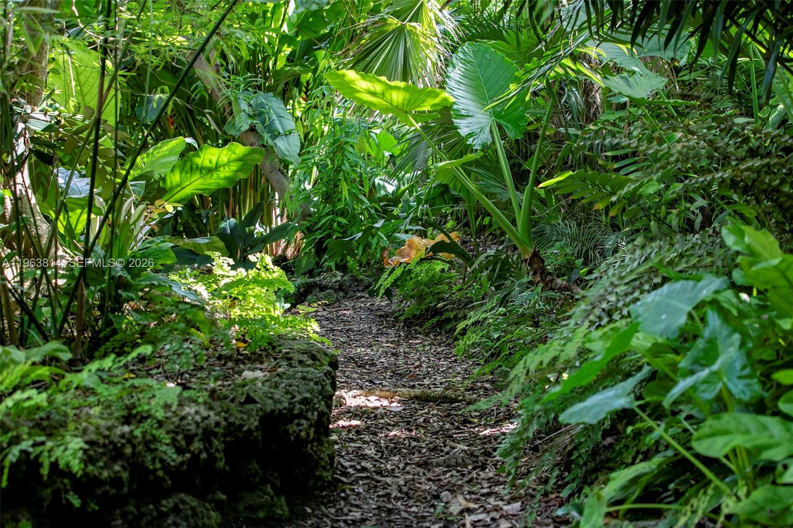 COLLINS MANOR - Residential