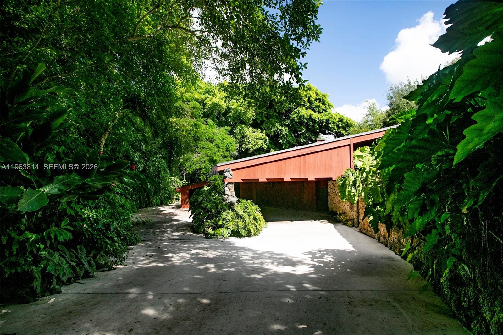 COLLINS MANOR - Residential