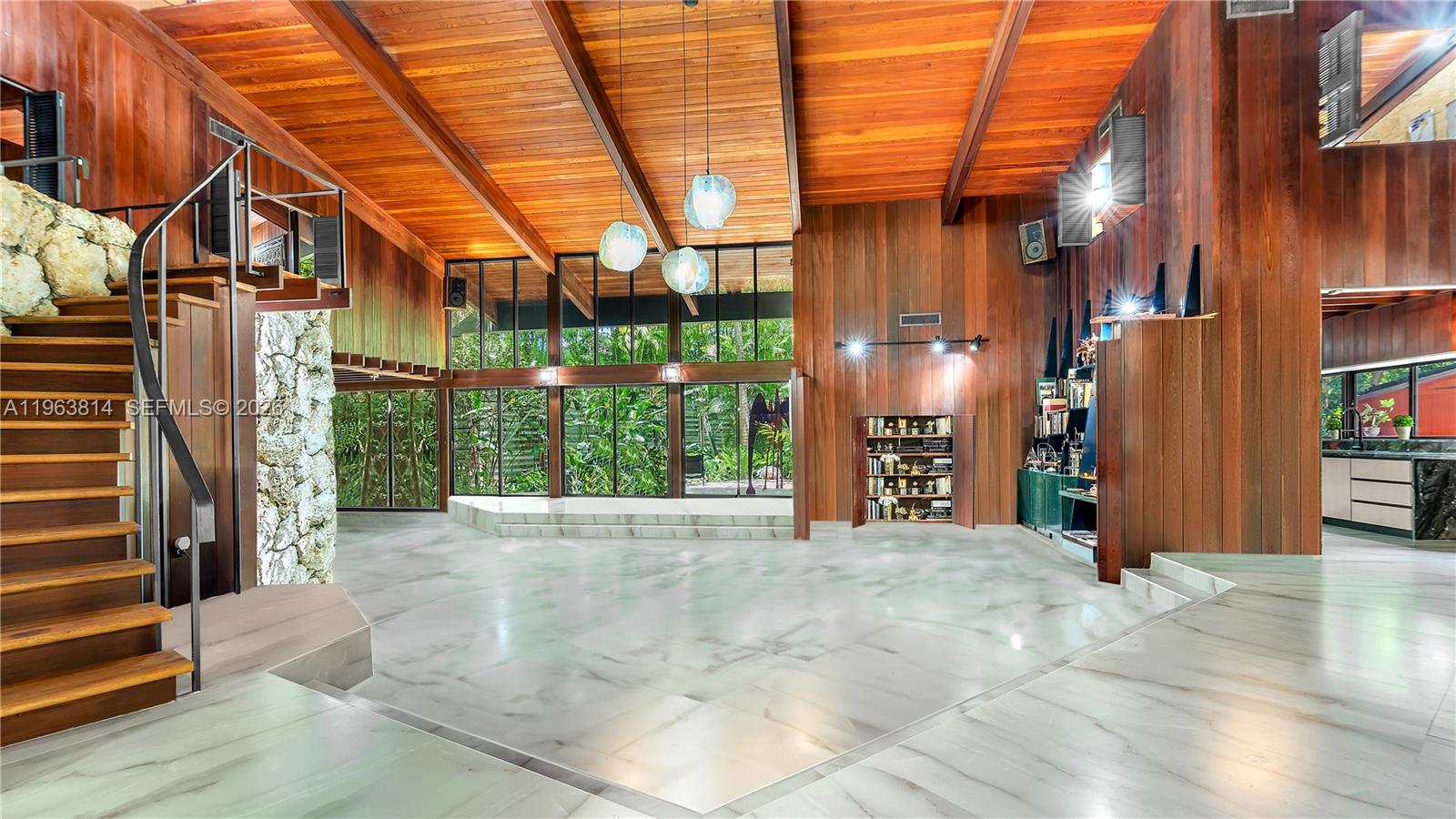 COLLINS MANOR - Residential