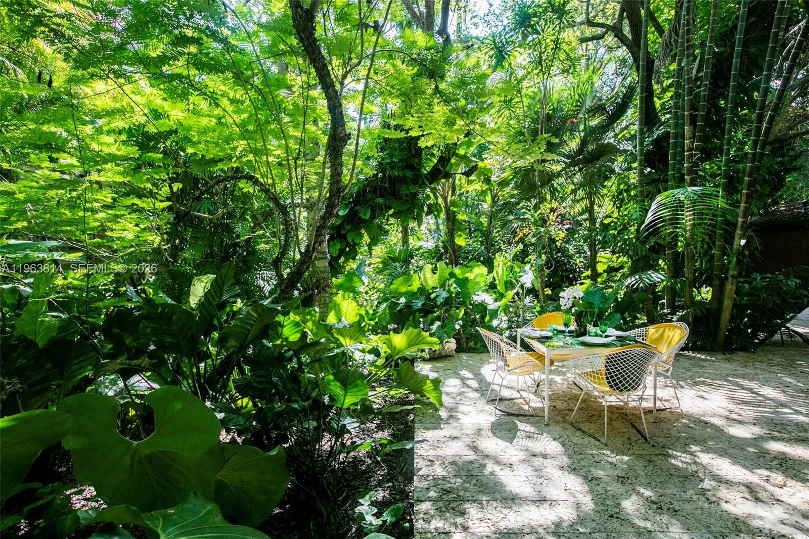 COLLINS MANOR - Residential