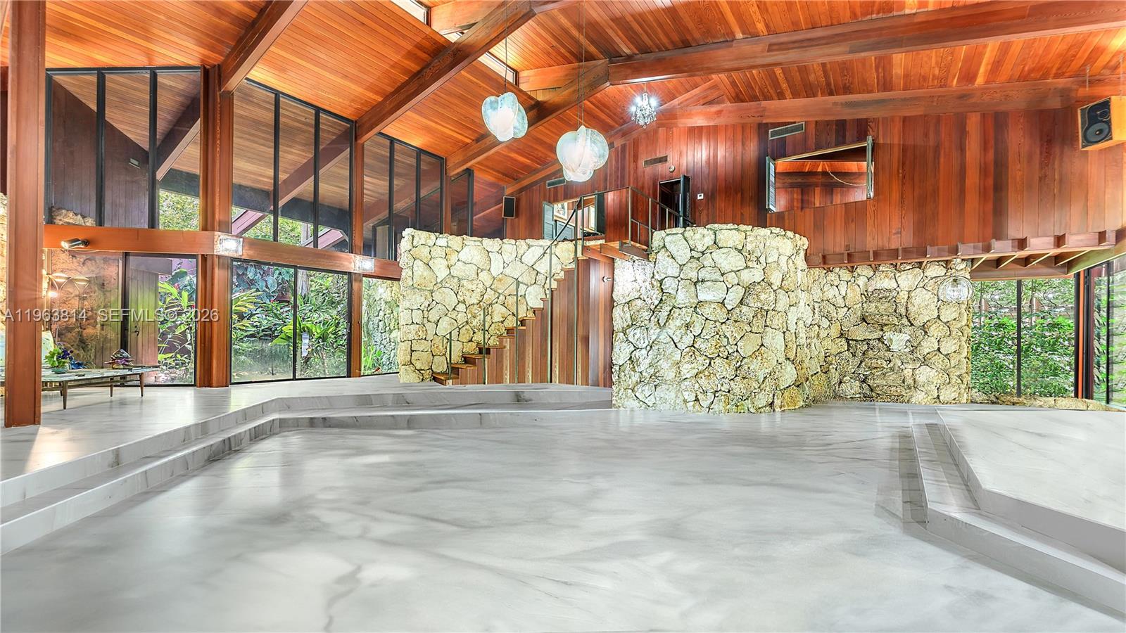 COLLINS MANOR - Residential