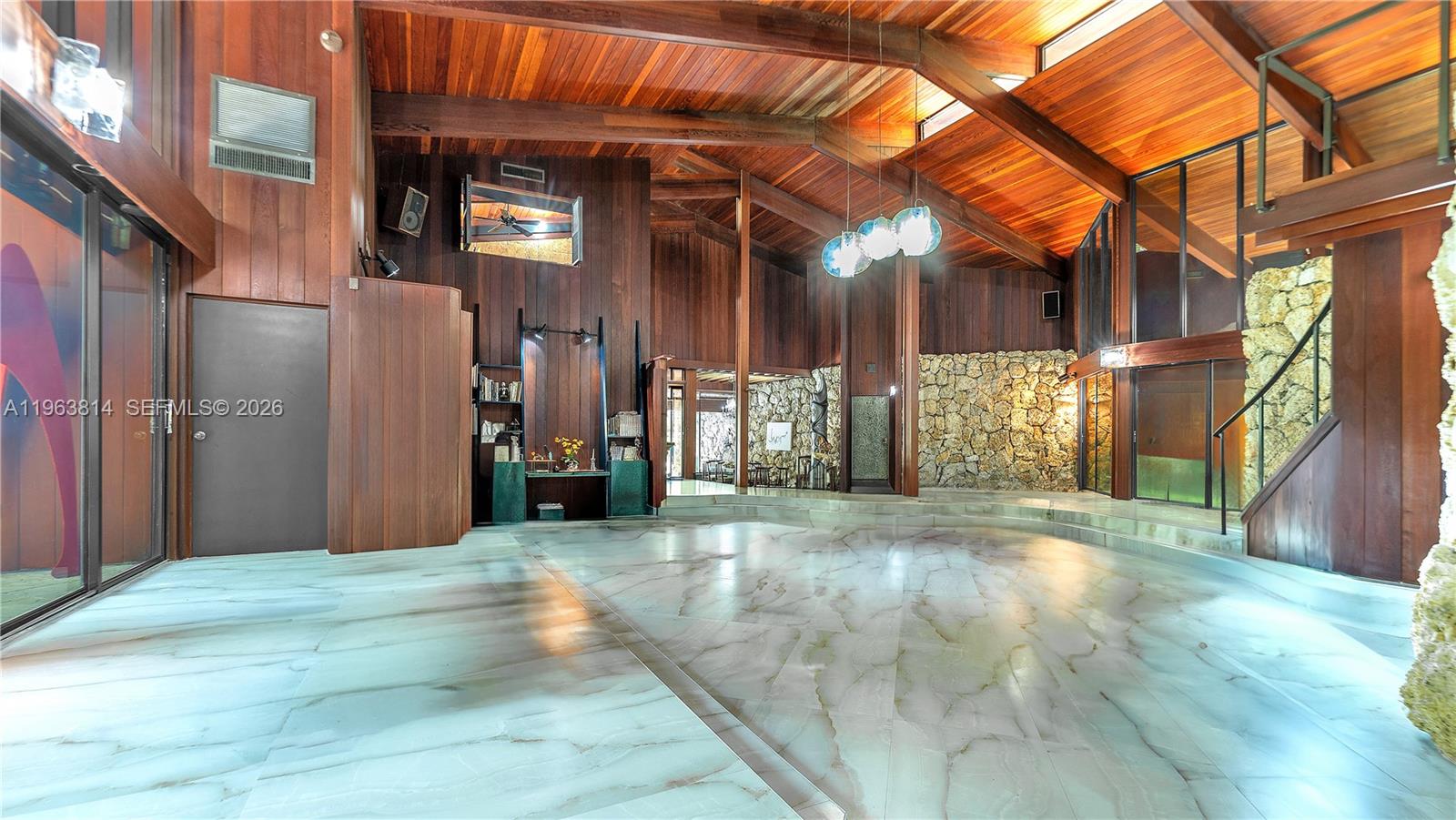 COLLINS MANOR - Residential