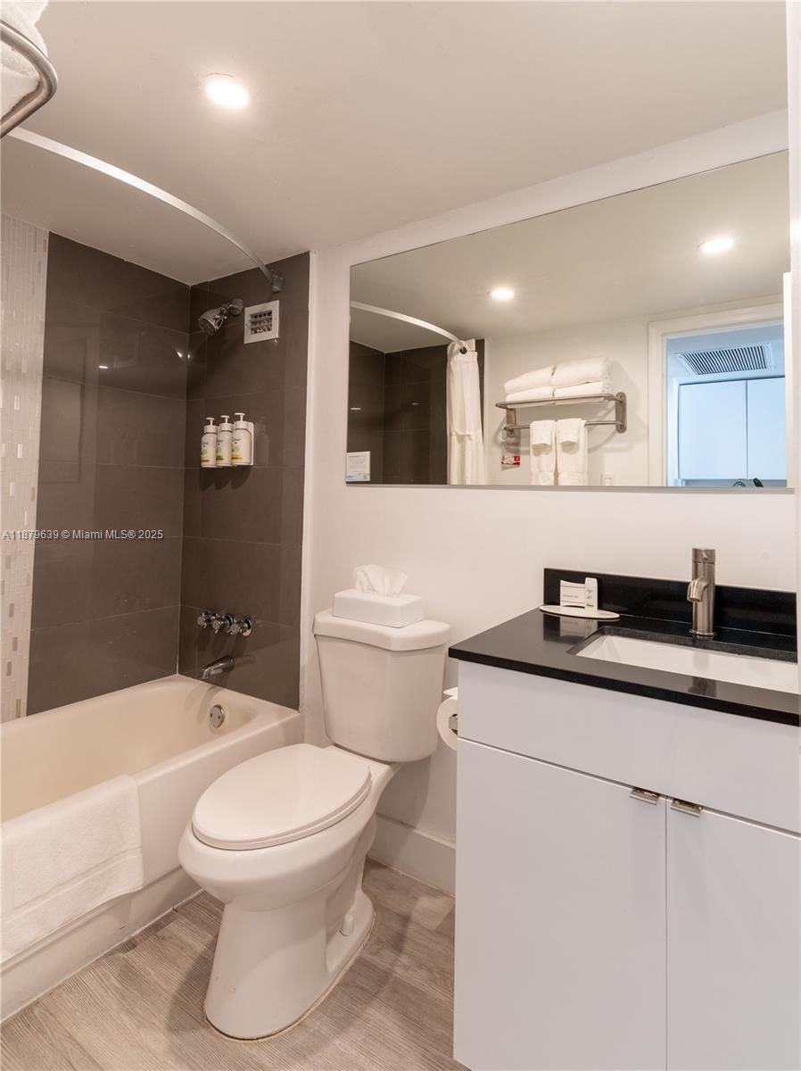 THE AVENTURA BEACH CLUB C - Residential