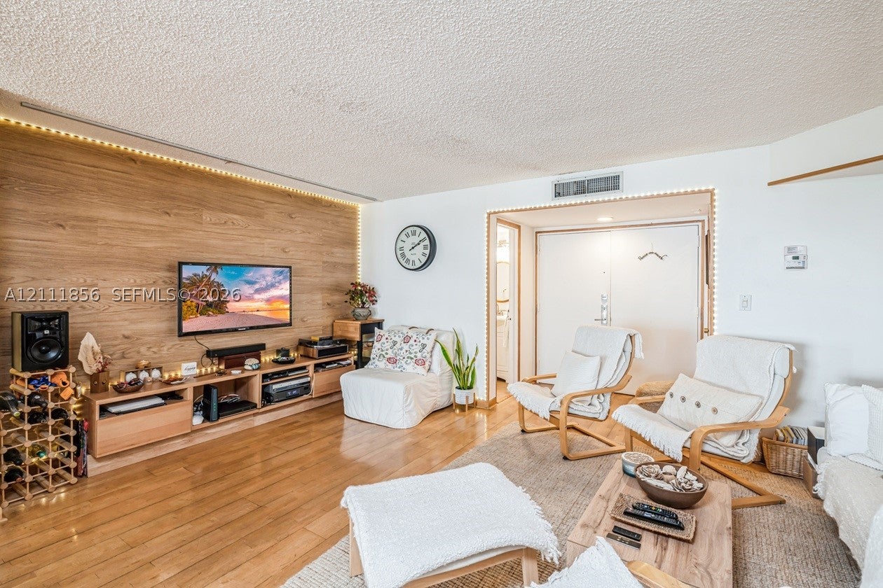 6423 Collins Ave 1602
