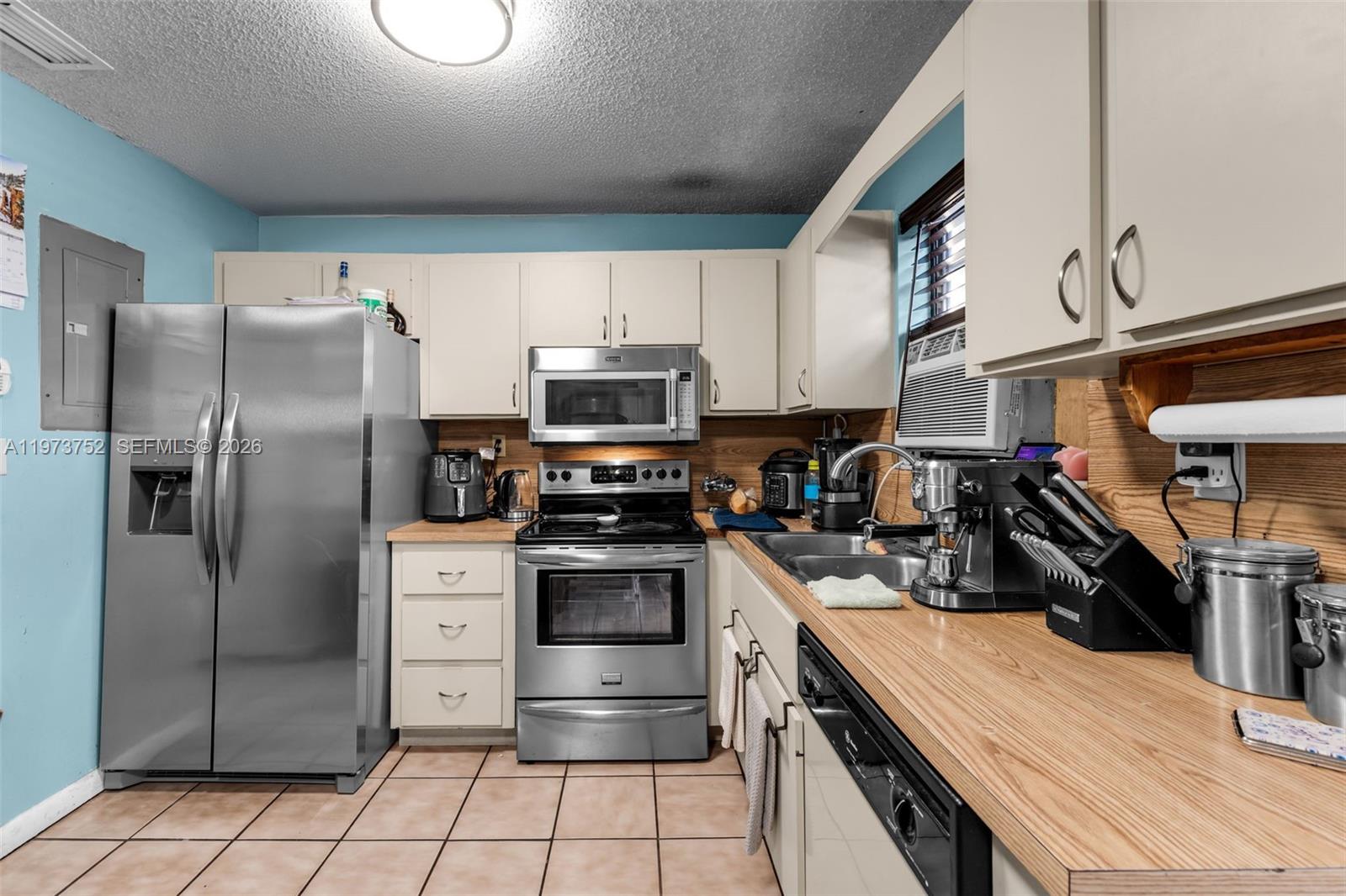 1613 NW 16 ST CONDO - Residential