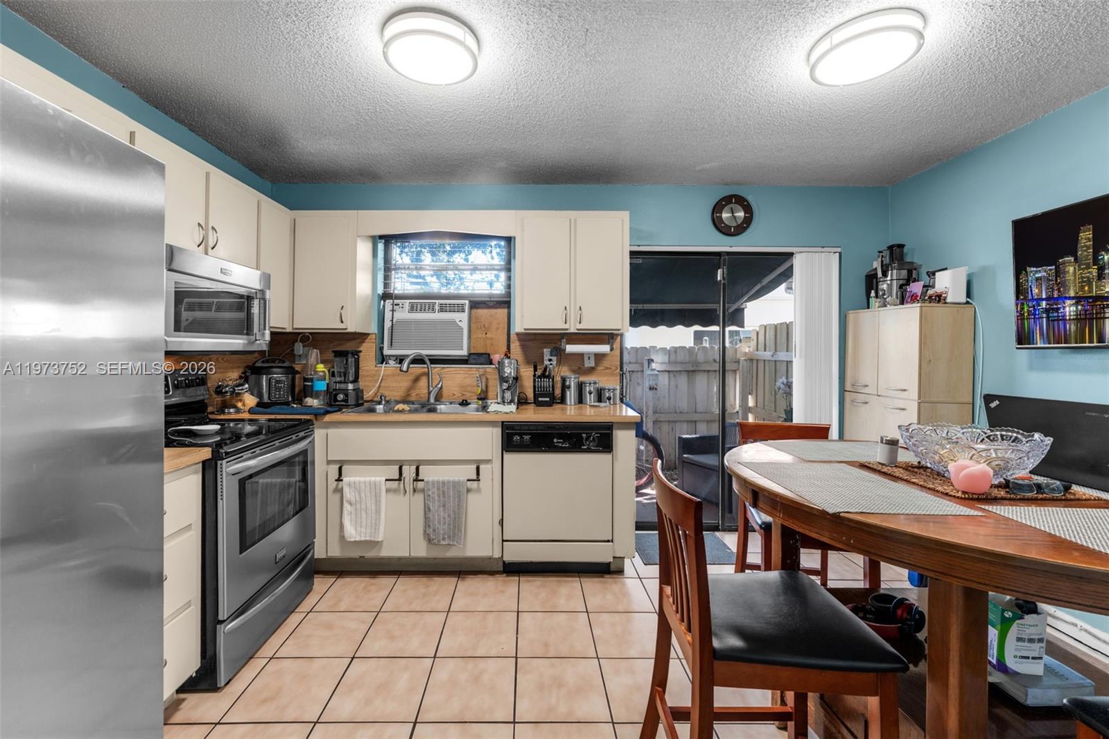 1613 NW 16 ST CONDO - Residential