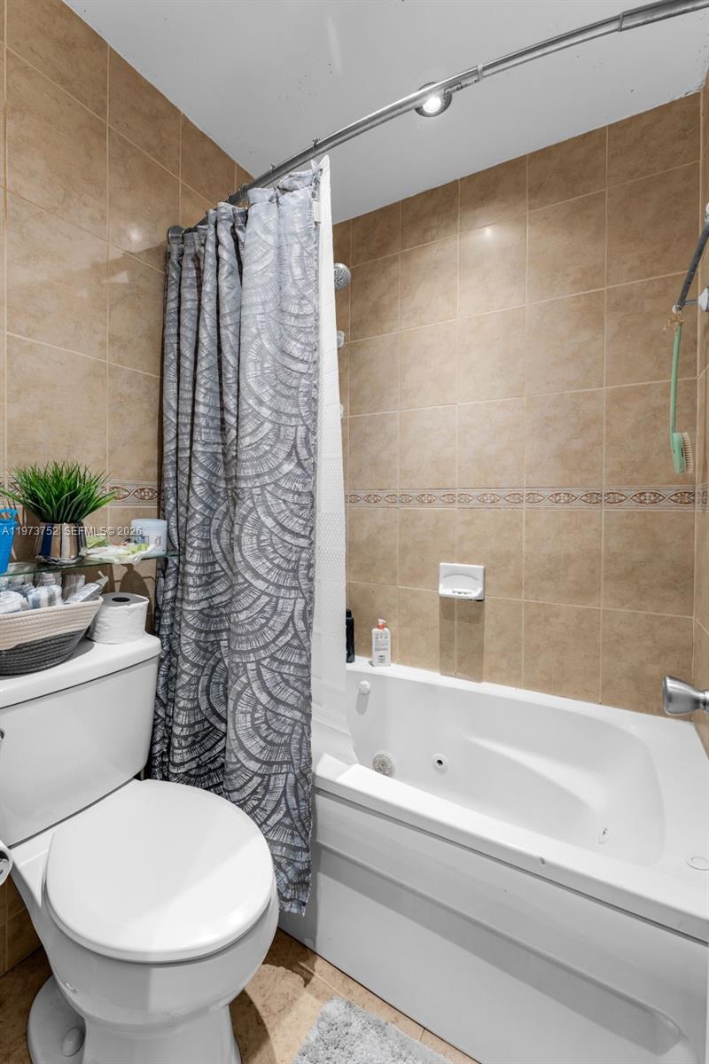 1613 NW 16 ST CONDO - Residential