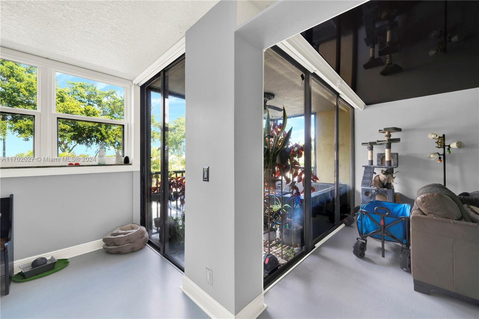 LAKE EMERALD CONDOMINIUM - Residential