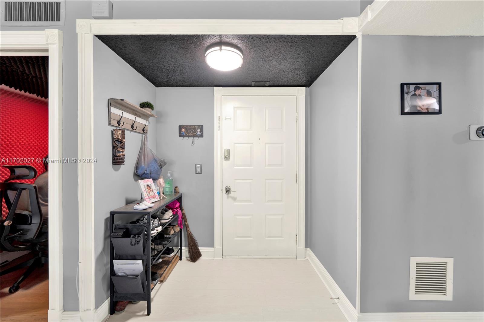 LAKE EMERALD CONDOMINIUM - Residential