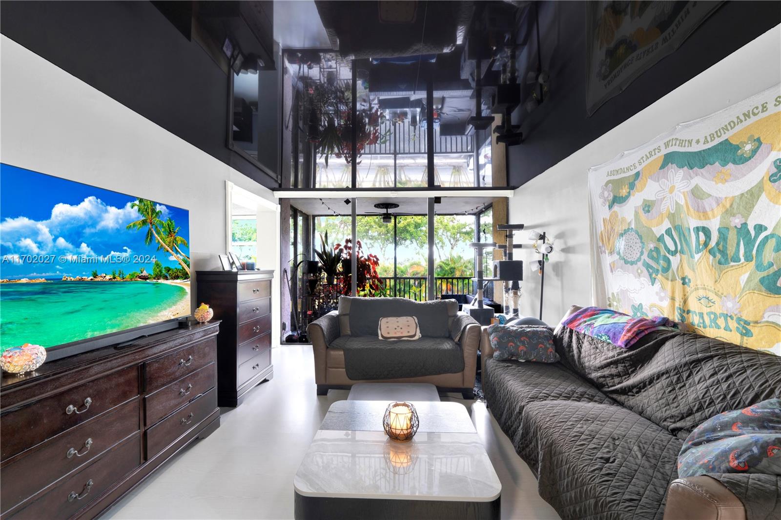 LAKE EMERALD CONDOMINIUM - Residential