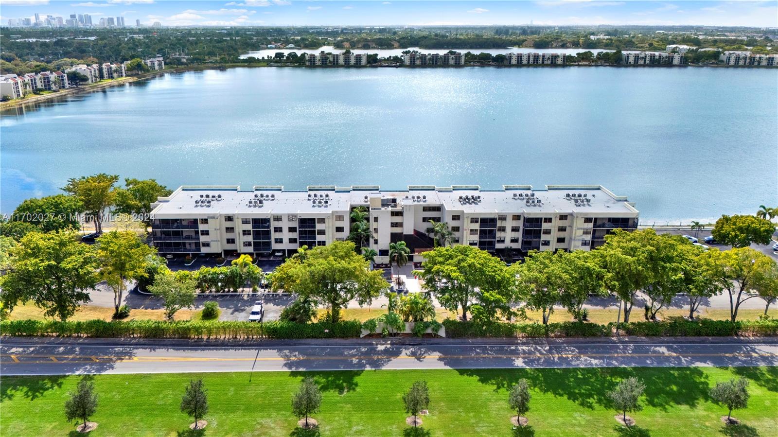 LAKE EMERALD CONDOMINIUM - Residential