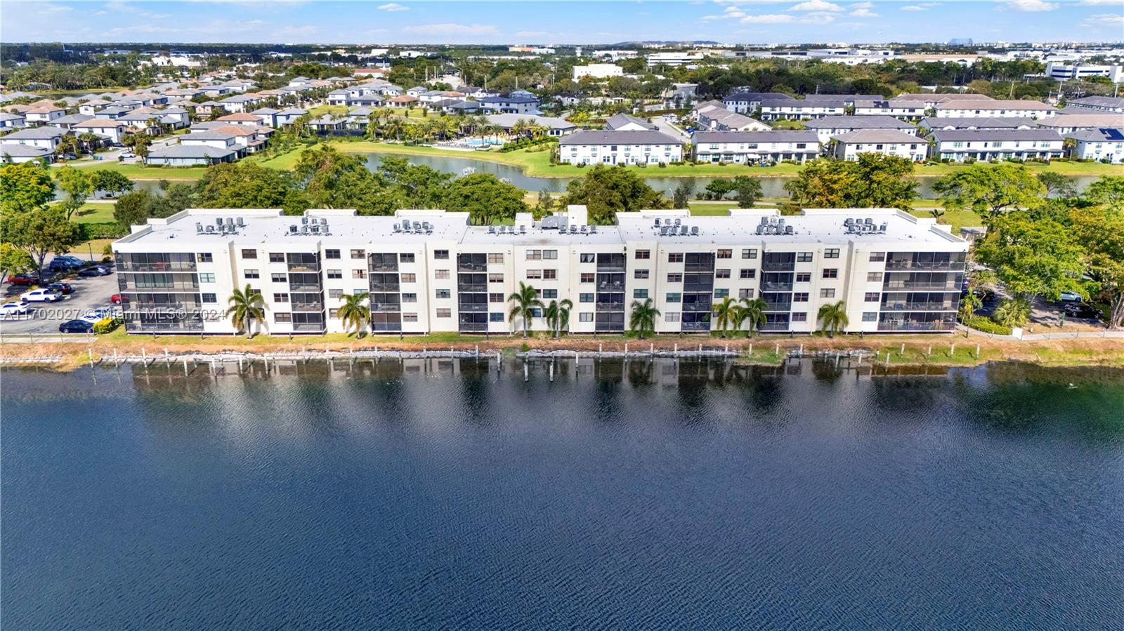LAKE EMERALD CONDOMINIUM - Residential